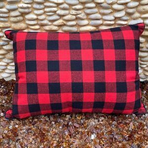 Christmas/Holiday/Rustic/Camping Theme Decor Pillow. Red/Black Check.  EUC!